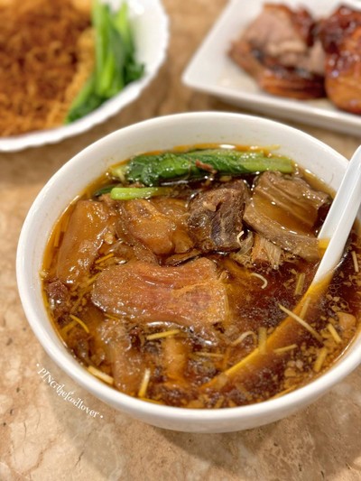 อาหาร หรือ เครื่องดื่ม