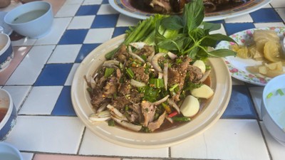น้ำตกขาหมู