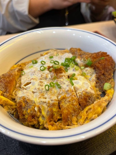 คัดสึด้งไก่ราดข้าว