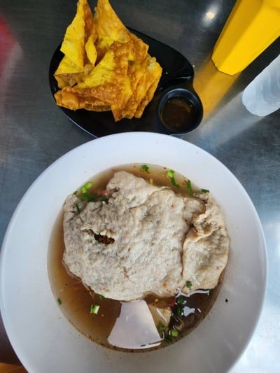 เส้นเล็กต้มยำจัมโบ้