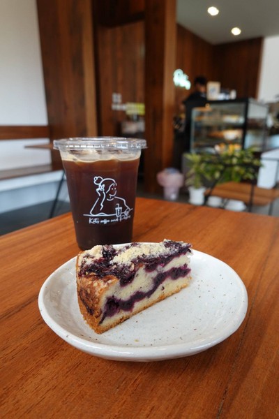 Blueberry crumble cake