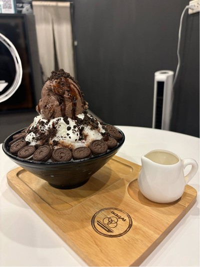 Milky Cookies & Cream Bingsu
