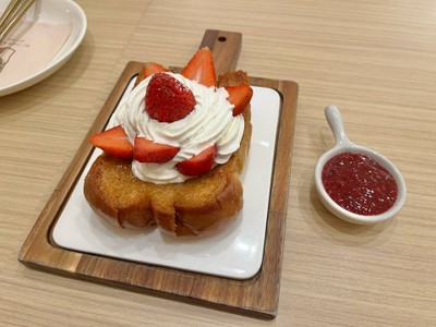 Strawberry Cream Toast