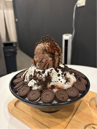 Milky Cookies & Cream Bingsu