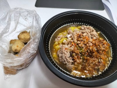 อาหาร หรือ เครื่องดื่ม