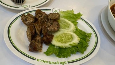 ไส้อั่วเห็ดถอบ