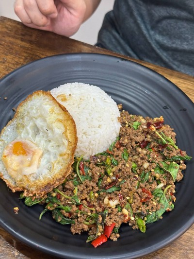 กะเพราเนื้อวากิวสับไข่ดาว