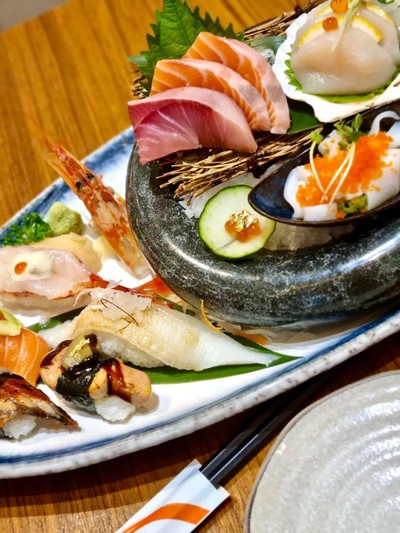 เซ็นสเปเชียลซูชิแอนด์ซาชิมิแพลตเตอร์