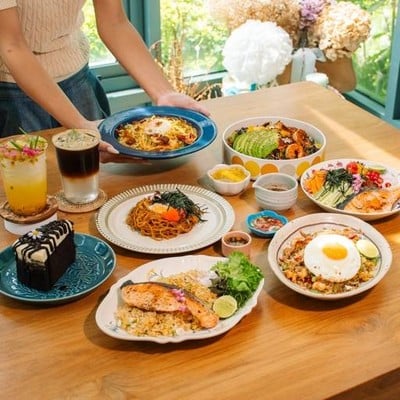 Little Sunshine Cafe Witthayu soi 1 Little Sunshine Cafe Witthayu soi 1