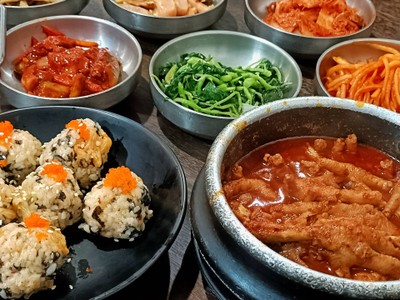 อาหาร หรือ เครื่องดื่ม