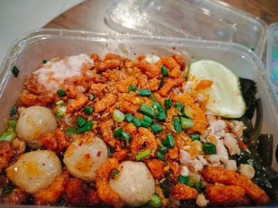 ก๋วยเตี๋ยวแห้งแซ่บ