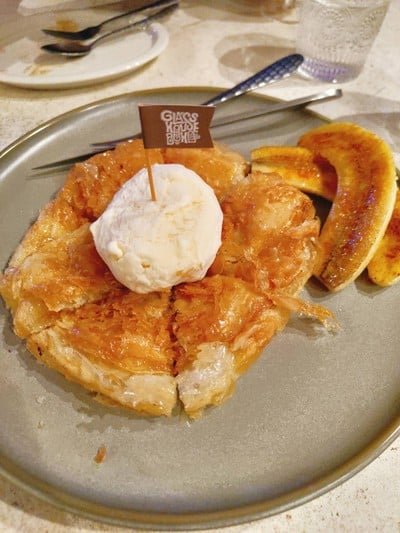 โรตีกรอบ ไอศครีมวานิลลา กล้วยหอม