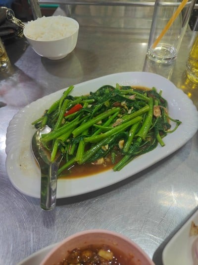 ผัดผักบุ้งไฟแดง