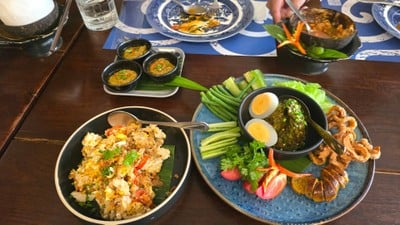 อาหาร หรือ เครื่องดื่ม