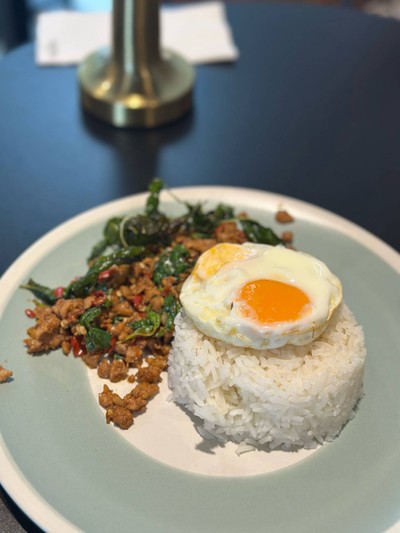 ข้าวผัดกะเพรา