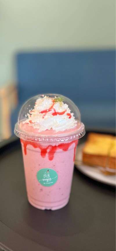 🍓 Strawberry Cheesecake Smoothie. (Price 89 Baht.)