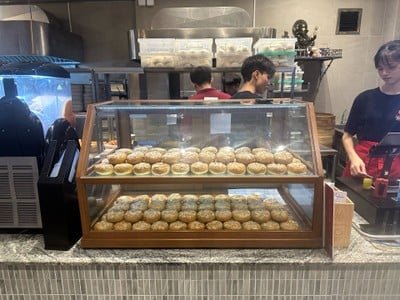 ซาลาเปาทอดไส้หมูแดง