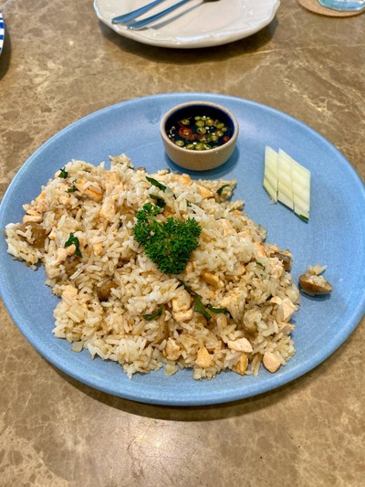 ข้าวผัดแซลมอน