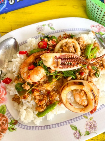 อาหาร หรือ เครื่องดื่ม