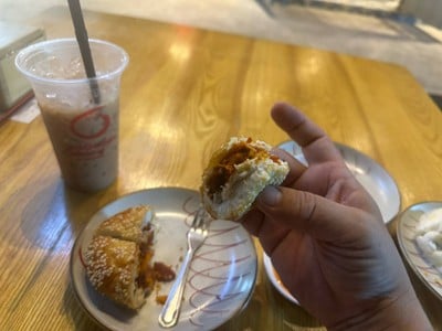 ซาลาเปาทอดไส้หมูแดง