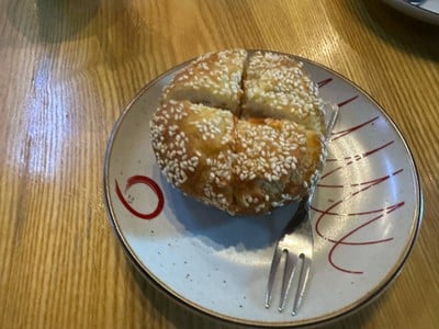 ซาลาเปาทอดไส้หมูแดง