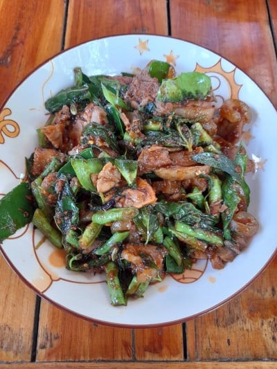 ผัดพริกแกงหมูป่า