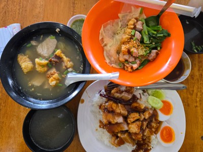 อาหาร หรือ เครื่องดื่ม