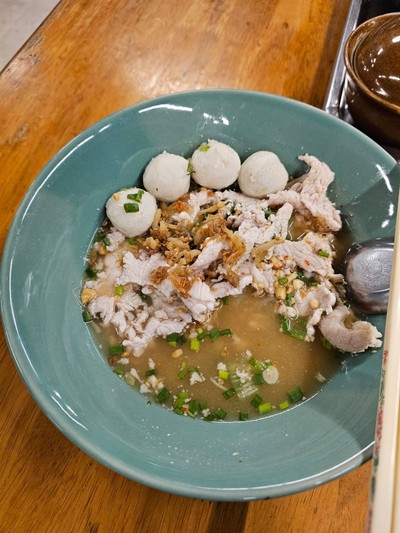ก๋วยเตี๋ยวหมูต้มยำมะนาว (พิเศษ)