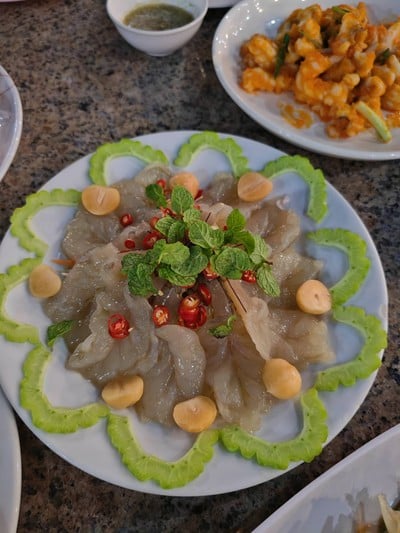 อาหาร หรือ เครื่องดื่ม