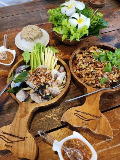 เมนูของร้าน อิ่มอร่อยปลาแม่น้ำ
