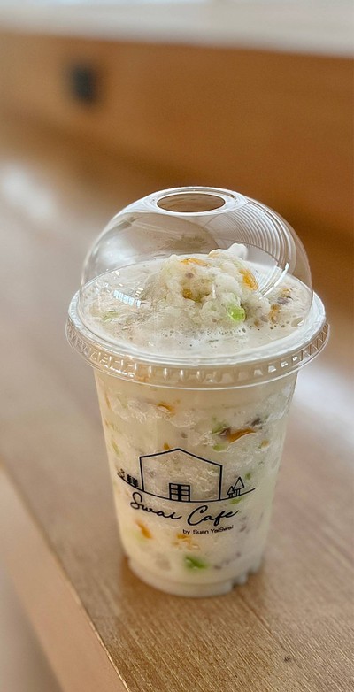 🍶 Yakult Pipo Smoothie. (Price 70 Baht.)