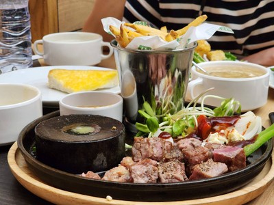 อาหาร หรือ เครื่องดื่ม