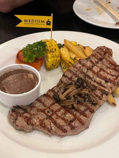 เสต็กเนื้อสันนอก Aus