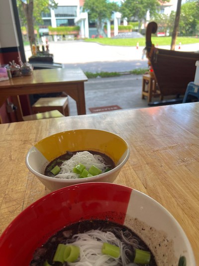 เส้นหมี่ตับหมกน้ำตก