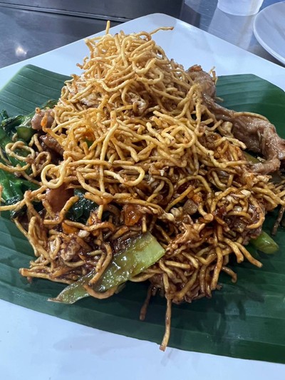 หมี่กรอบผัดซีอิ๊วหมู