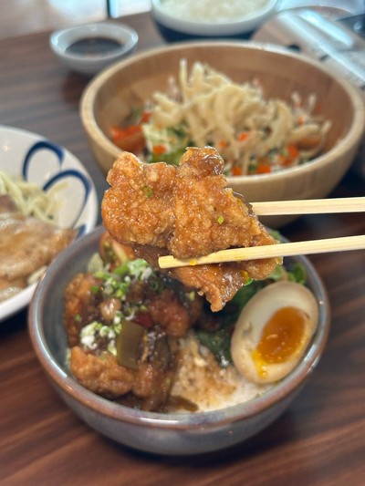 ข้าวหน้าไก่ทอดนัมบัง