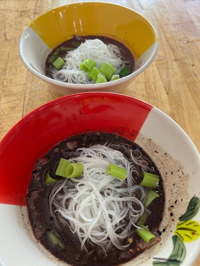 เส้นหมี่เนื้อหมกน้ำตก