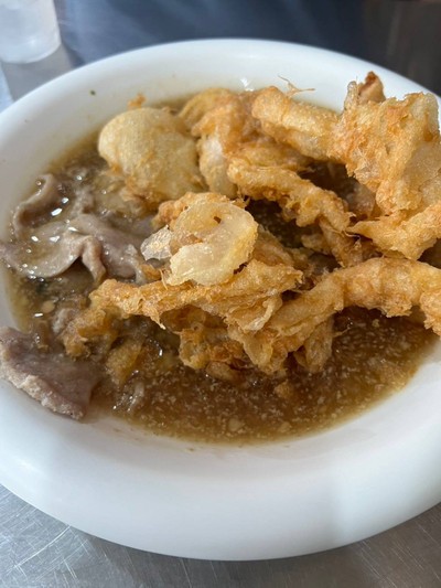 ราดหน้าไข่กรอบ