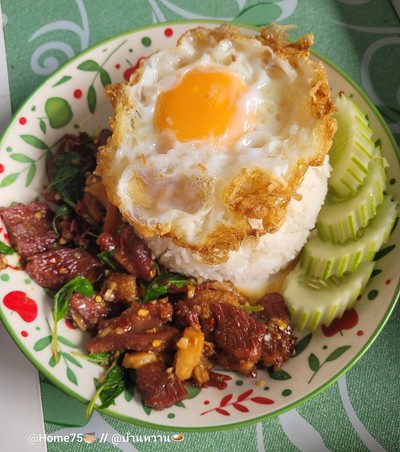 กะเพราเนื้อเปื่อย+ไข่ดาว