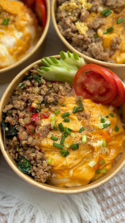 ข้าวไข่ข้นกระเพราหมูสับ