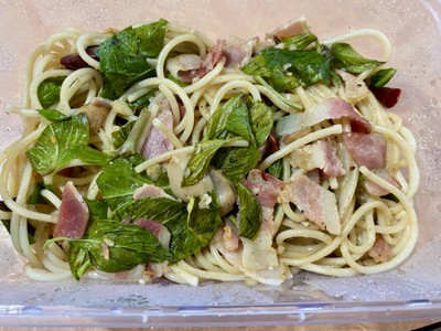 สปาเกตตีเบคอนพริกแห้ง