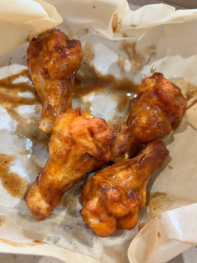 ปีกไก่ซอสสไปซี่บาร์บีคิว