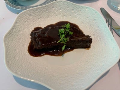 Slow-Cooked Beef Cheek in Red Wine Sauce "a la Bourguignon"