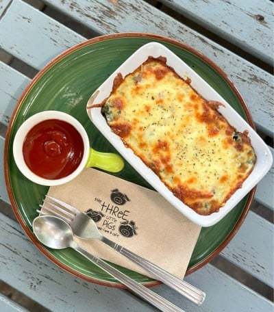 เมนูของร้าน The Three Little Pigs ท่าตลาด