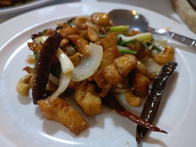 ไก่ผัดเม็ดมะม่วง