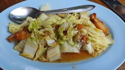 ผักกาดขาวผัดหมูกรอบ