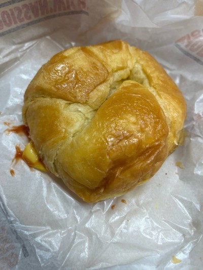 ครัวซองท์วิช หมูชีส