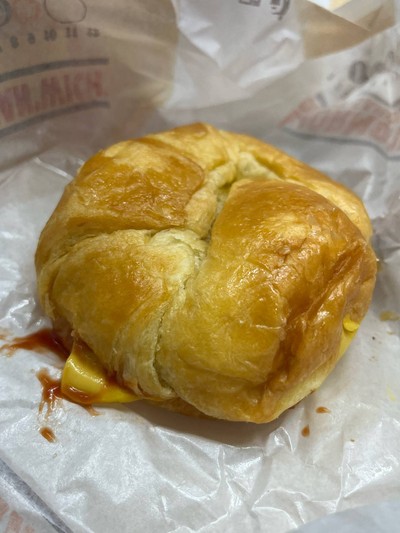 ครัวซองท์วิช หมูชีส