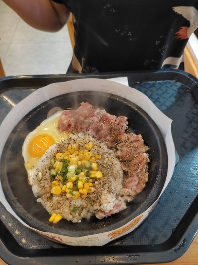 ข้าวเปปเปอร์จัมโบ้หมูและไข่