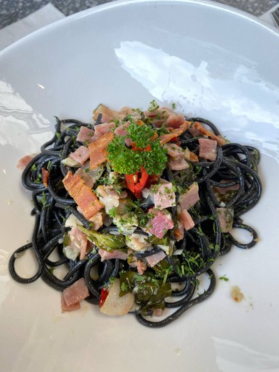 SQUID INK SPAGHETTI AGLIO E OLIO WITH BACON